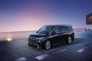 Toyota Sienna luxury 7 seater hybrid family car