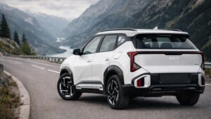 किआ सेल्टोस के नए वेरिएंट का रियर क्वार्टर व्यू