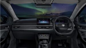 Tata Nexon SUV का इंटीरियर डैशबोर्ड और टचस्क्रीन सिस्टम
