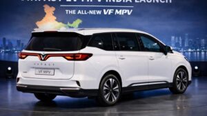 VinFast EV MPV 7 का थ्री क्वार्टर रियर लुक