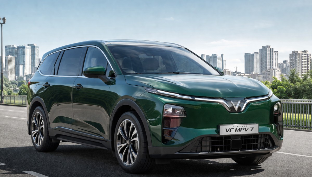 VinFast VF MPV 7 launch India इलेक्ट्रिक 7 सीटर एमपीवी का फ्रंट थ्री क्वार्टर व्यू