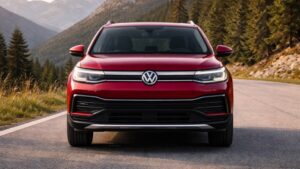 Volkswagen Taigun Facelift 2026 का फ्रंट व्यू, शार्प LED लाइट्स और मॉडर्न ग्रिल डिजाइन के साथ