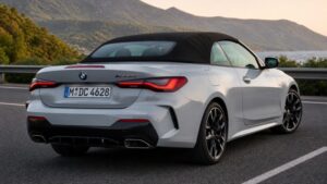 BMW M440i रियर व्यू कन्वर्टिबल डिजाइन एलईडी टेल लाइट्स लग्ज़री कार