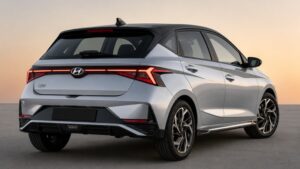नई Hyundai i20 2026 का रियर थ्री क्वार्टर व्यू