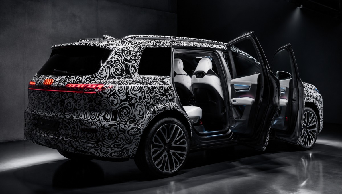 New Audi Q9 SUV का शानदार लग्जरी इंटीरियर और प्रीमियम फ्लैगशिप केबिन डिजाइन